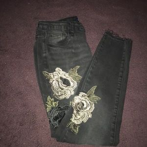 Woman’s Black Flower Detailed Jeans Size 4